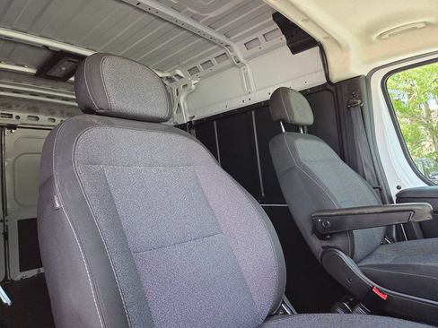 Used 2024 RAM ProMaster 2500 w/ Convenience Group FWD image 16