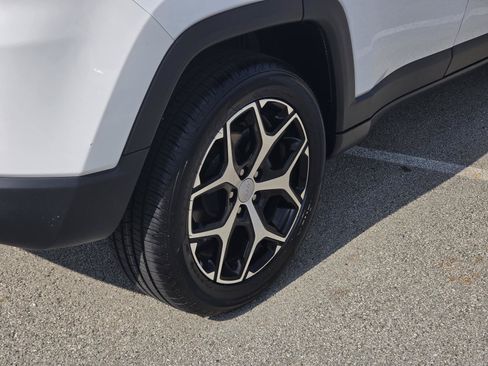 Used 2024 Jeep Compass Limited AWD/4WD image 9