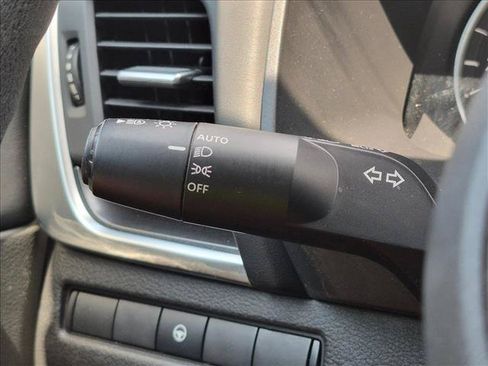 Used 2024 Nissan Rogue SV FWD image 11