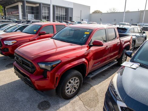 Used 2025 Toyota Tacoma SR5 image 3