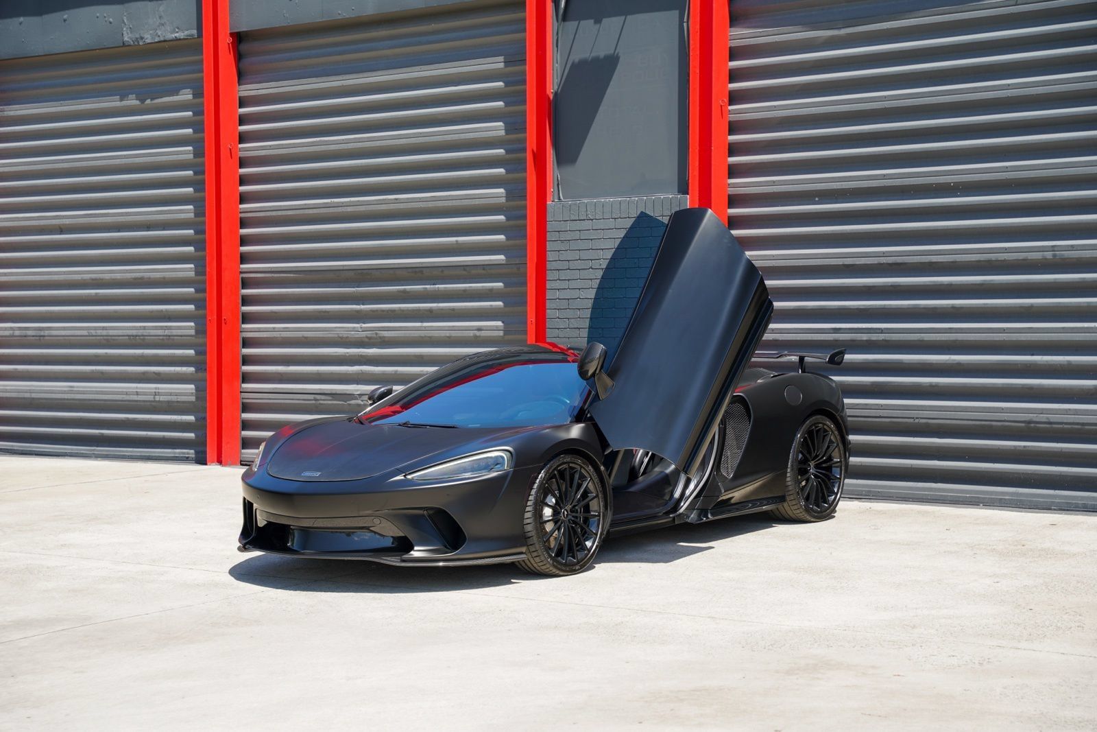 Used 2020 McLaren GT RWD image 1