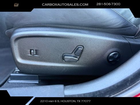 Used 2023 Chrysler 300 C RWD image 16