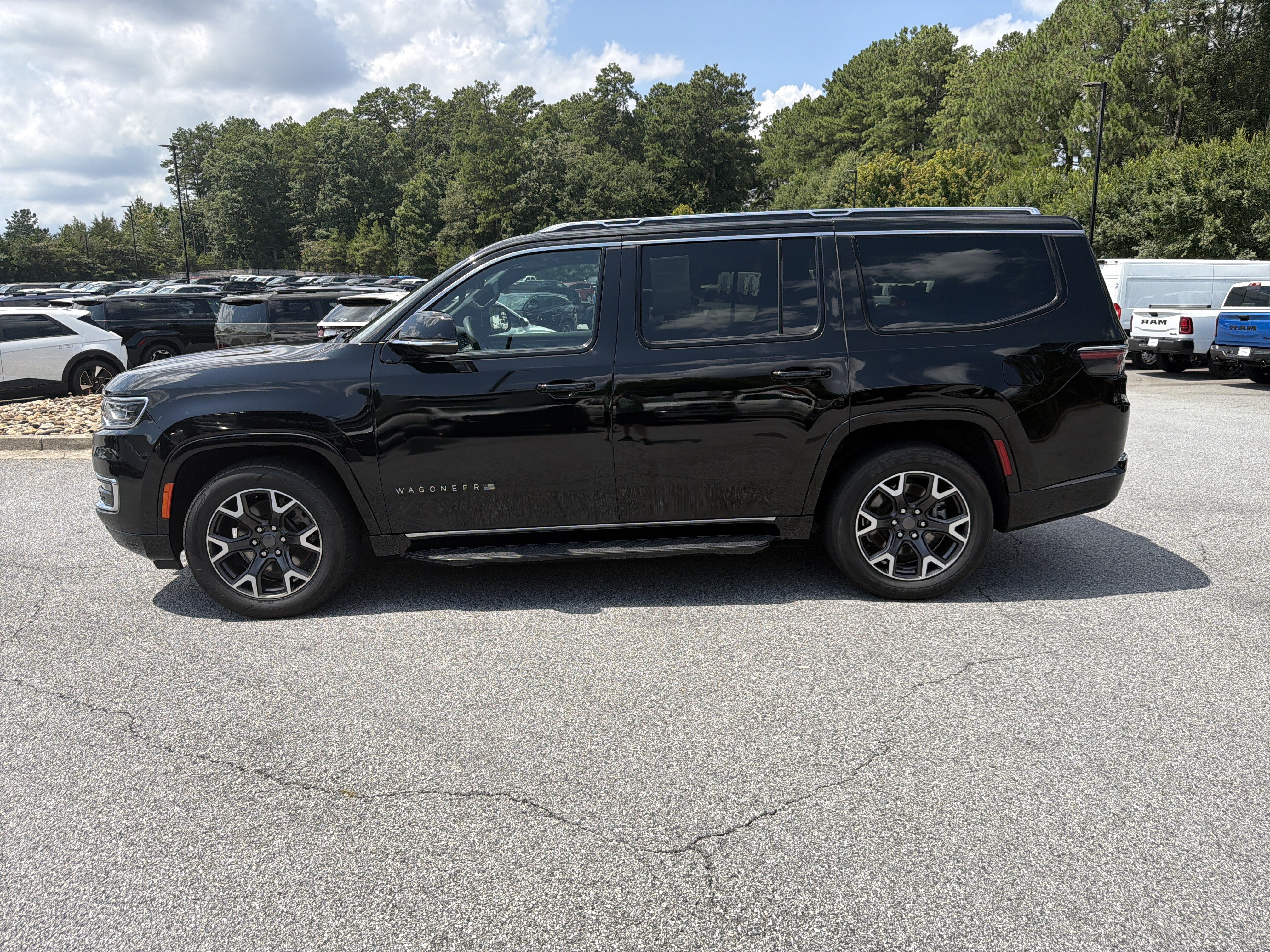 Used 2024 Jeep Wagoneer Series III AWD/4WD image 4