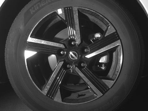 Used 2025 Nissan Sentra SV FWD image 13