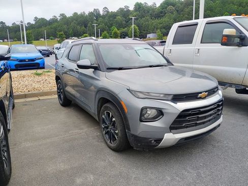 Used 2023 Chevrolet TrailBlazer LT w/ Convenience Package FWD image 3