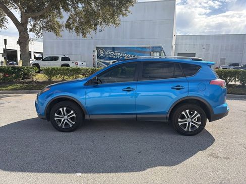 Used 2017 Toyota RAV4 LE image 2