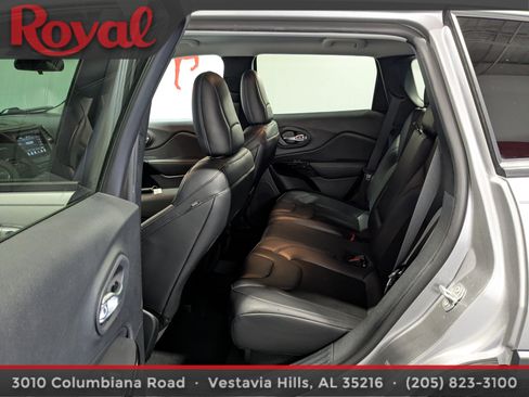 Used 2020 Jeep Cherokee Latitude Plus image 14