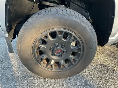 Used 2024 Toyota Tacoma SR5 w/ SR5 Upgrade Package image 8