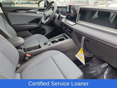 Used 2026 Volkswagen Tiguan SE AWD/4WD image 16