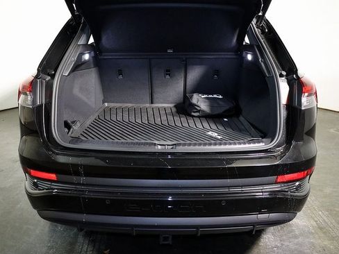 Used 2024 Audi Q4 e-tron Premium Plus w/ Premium Plus image 29