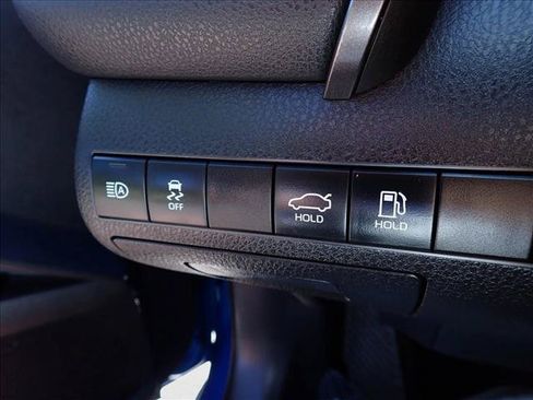 Used 2020 Toyota Camry XLE w/ Sunroof Package FWD image 14