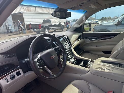Used 2015 Cadillac Escalade ESV Luxury RWD image 22