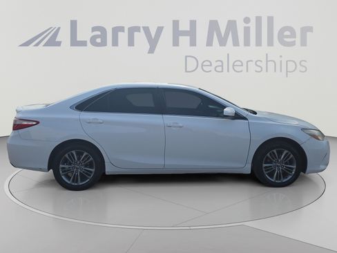 Used 2017 Toyota Camry SE FWD image 6