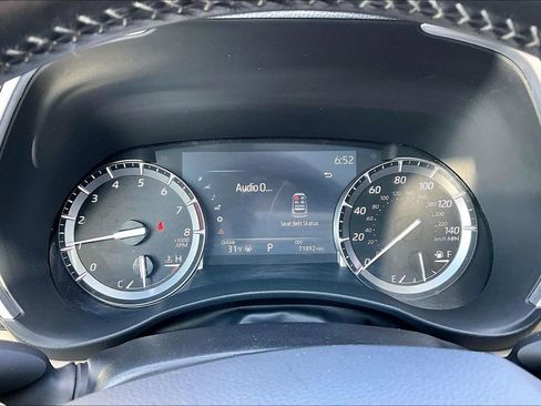 Used 2021 Toyota Highlander XLE AWD/4WD image 13
