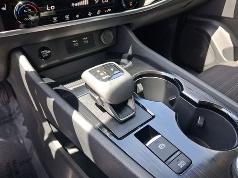 Used 2025 Nissan Rogue SV AWD/4WD image 21