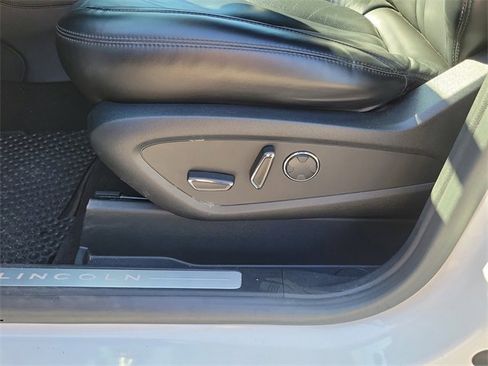 Used 2019 Lincoln MKC Select w/ Select Plus Package image 18