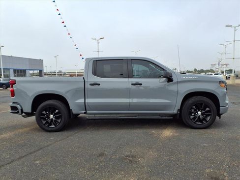 Used 2025 Chevrolet Silverado 1500 Custom image 8