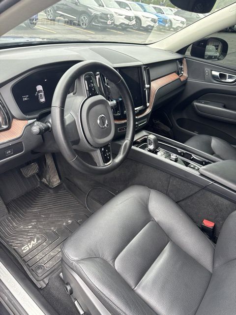 Used 2024 Volvo XC60 B5 Plus AWD/4WD image 5