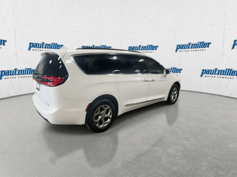 Used 2022 Chrysler Pacifica Limited AWD/4WD image 11