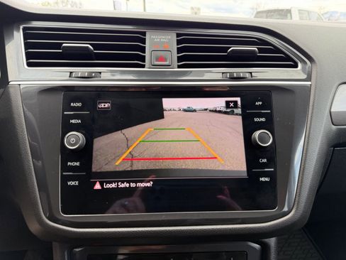 Used 2022 Volkswagen Tiguan SE AWD/4WD image 18