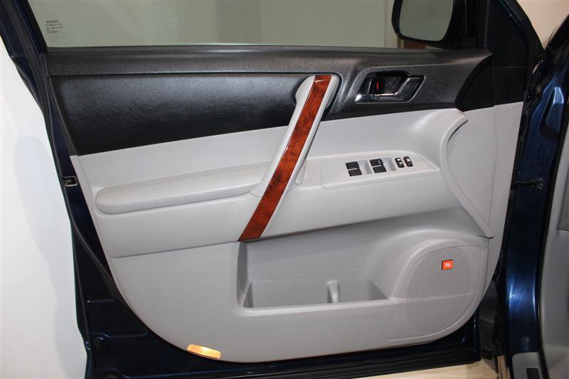 Used 2013 Toyota Highlander Limited FWD image 33