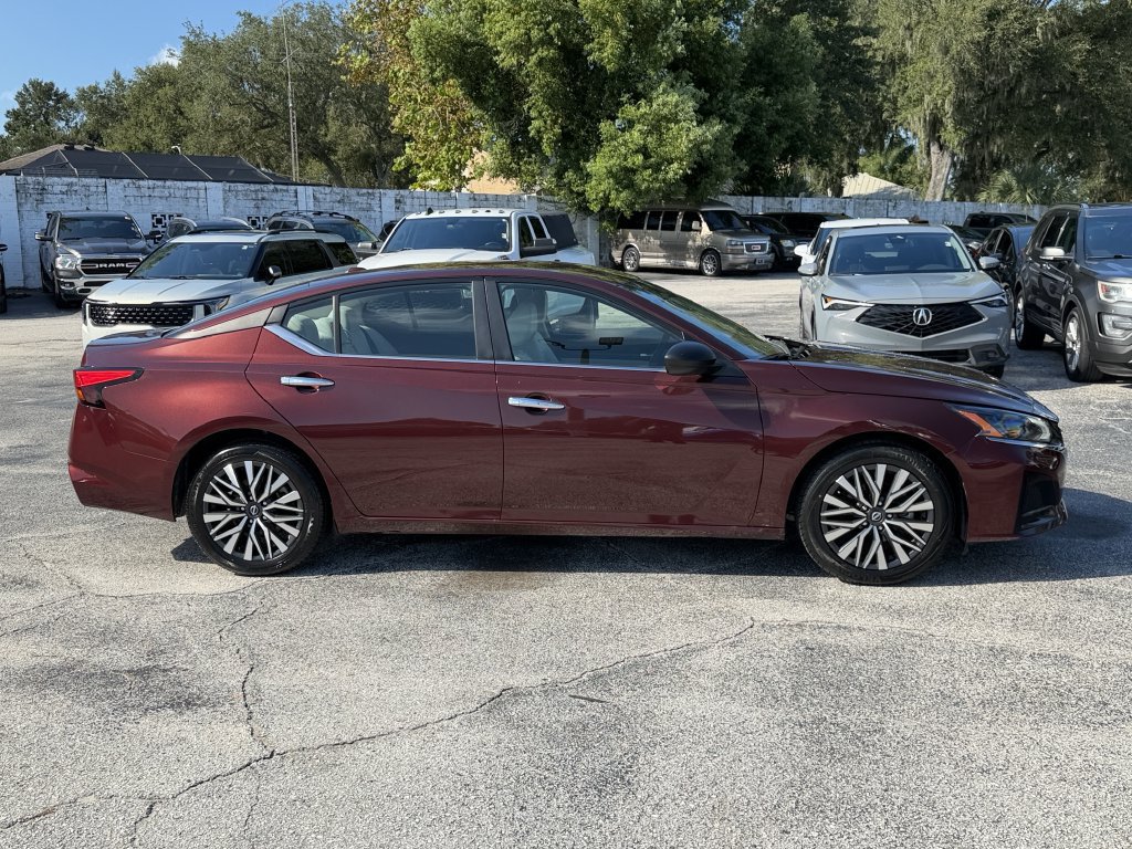 Used 2025 Nissan Altima 2.5 SV FWD image 4