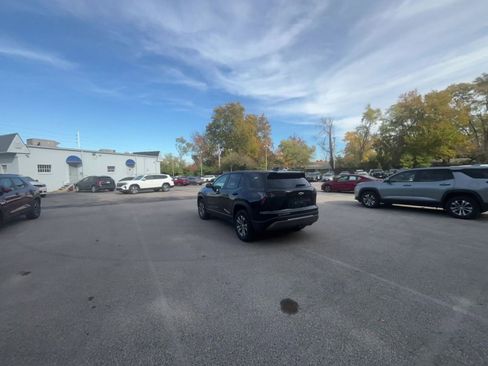 Used 2025 Chevrolet Equinox LT image 16