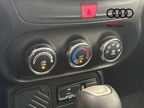 Used 2017 Jeep Renegade Latitude image 18