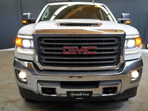 Used 2018 GMC Sierra 2500 SLT w/ Duramax Plus Package AWD/4WD image 2