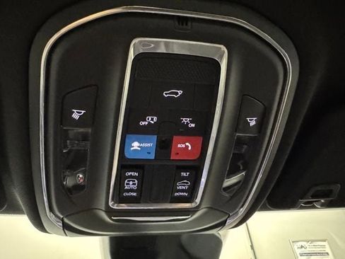 New 2025 Jeep Grand Cherokee Altitude image 28