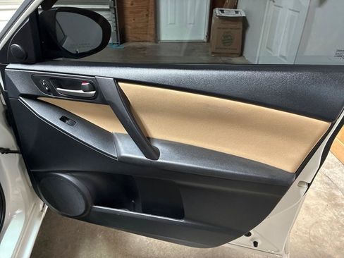 Used 2013 MAZDA MAZDA3 i Touring FWD image 28