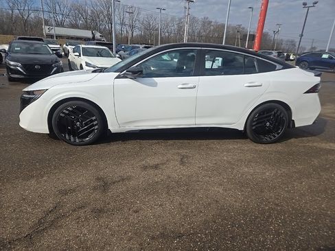 Used 2026 Nissan Sentra SR w/ SR Premium Package image 4