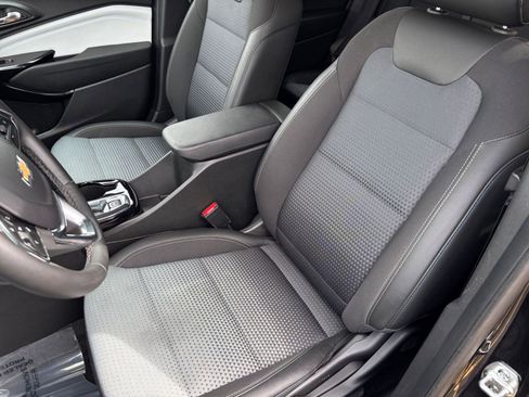 Used 2025 Chevrolet Trax LT w/ LT Convenience Package image 36