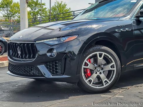 Used 2022 Maserati Levante Modena image 2