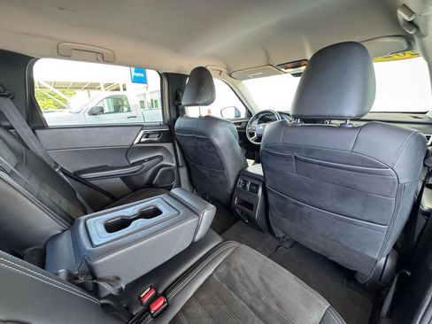 Used 2024 Mitsubishi Outlander SE AWD/4WD image 24