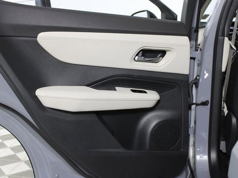 Used 2024 Nissan Ariya FWD image 22