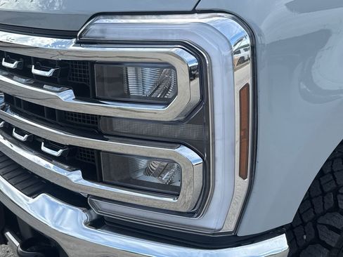 Used 2026 Ford F250 Lariat w/ Tremor Off-Road Package AWD/4WD image 4