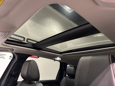 Used 2025 MAZDA CX-70 Plug-In Hybrid w/ Premium Pkg image 10