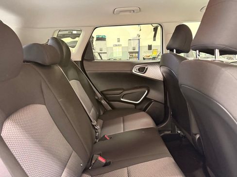 Used 2025 Kia Soul LX w/ LX Technology Package FWD image 26