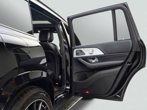 Used 2024 Mercedes-Benz GLS 63 AMG 4MATIC image 18