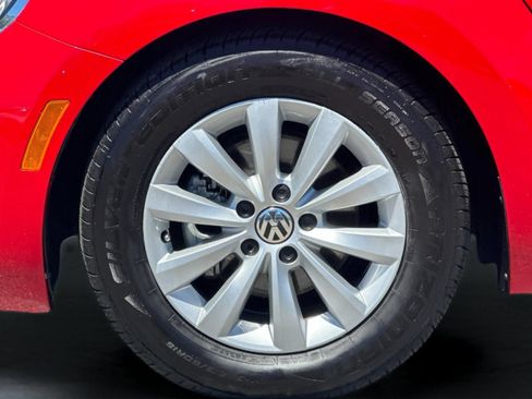 Used 2018 Volkswagen Beetle 2.0T S FWD image 23