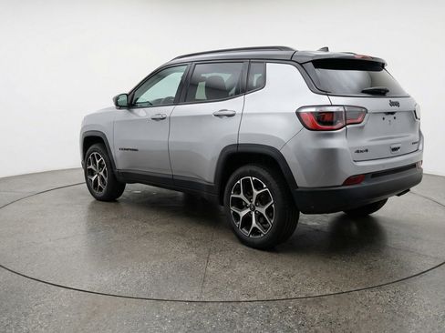Used 2025 Jeep Compass Limited image 6