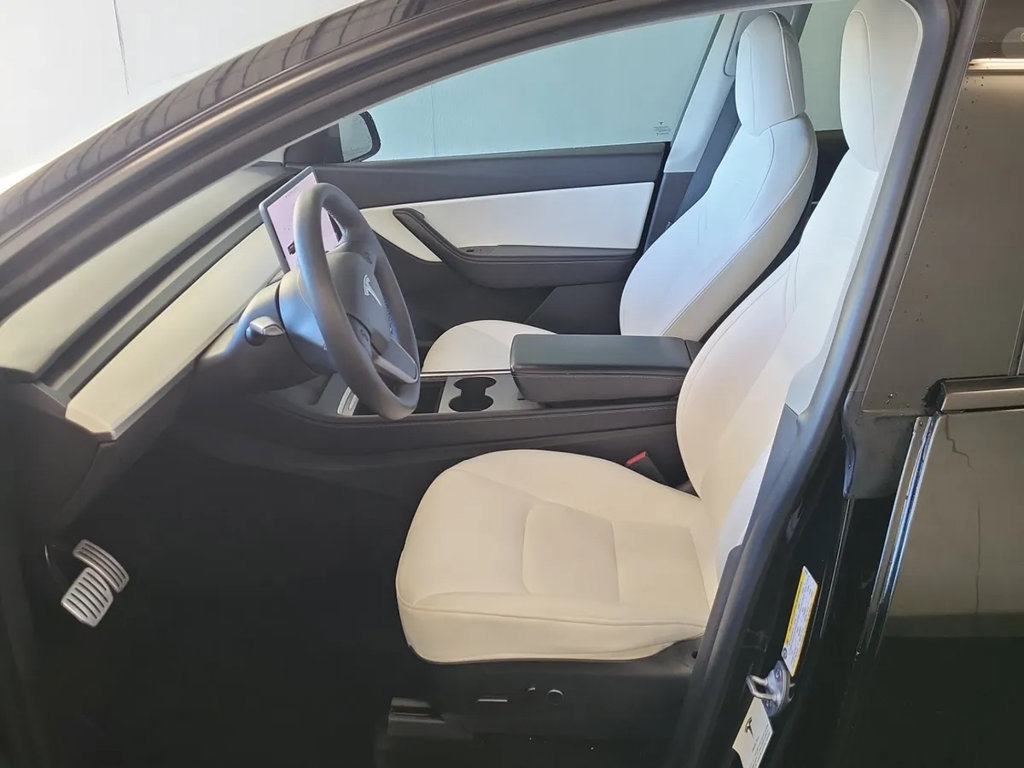 Used 2022 Tesla Model Y Performance AWD/4WD image 3