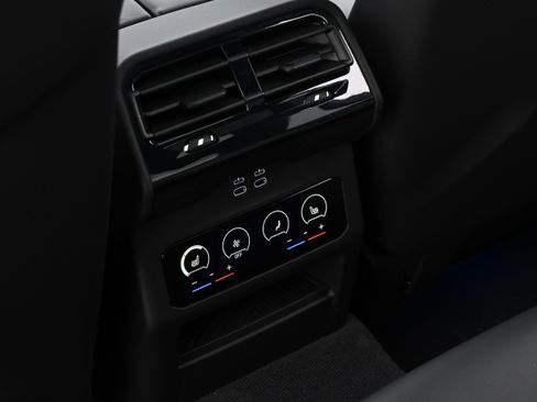 Used 2025 BMW M5 w/ Executive Package image 34