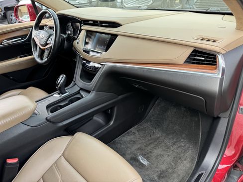 Used 2019 Cadillac XT5 Platinum image 39