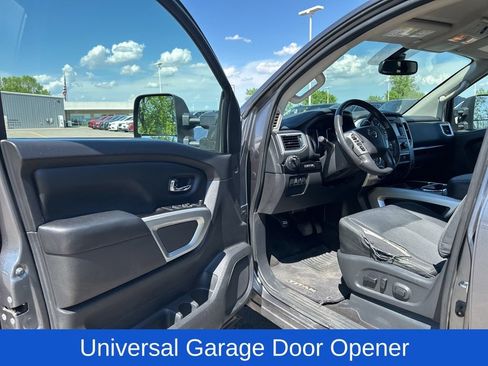 Used 2018 Nissan Titan SV w/ SV Convenience Package AWD/4WD image 10