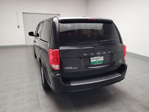 Used 2019 Dodge Grand Caravan SXT image 6