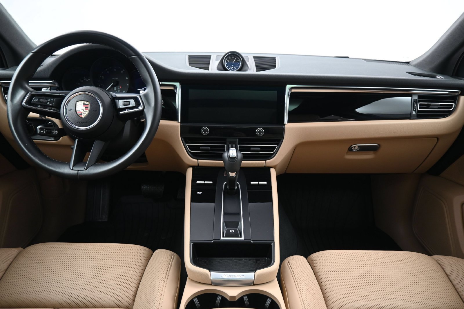 Certified 2025 Porsche Macan AWD/4WD image 9