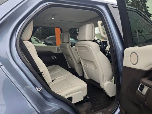 Used 2018 Land Rover Discovery HSE Luxury image 15