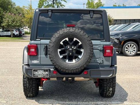 Used 2025 Jeep Wrangler Unlimited Rubicon AWD/4WD image 3